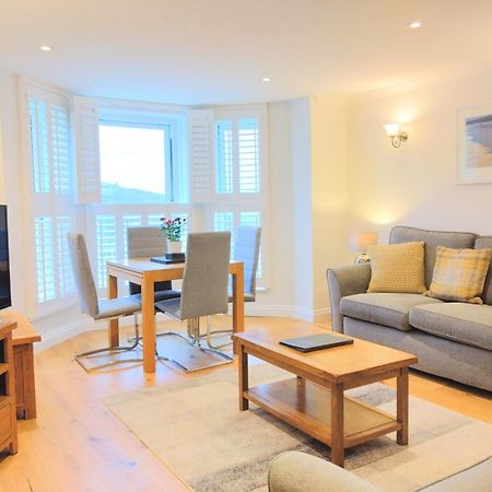 Beachcombers Apartments New Quay Екстериор снимка