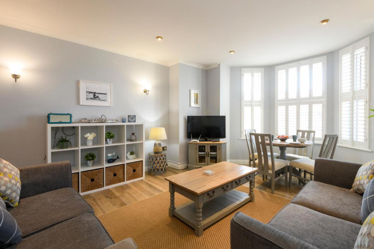 Beachcombers Apartments New Quay Екстериор снимка