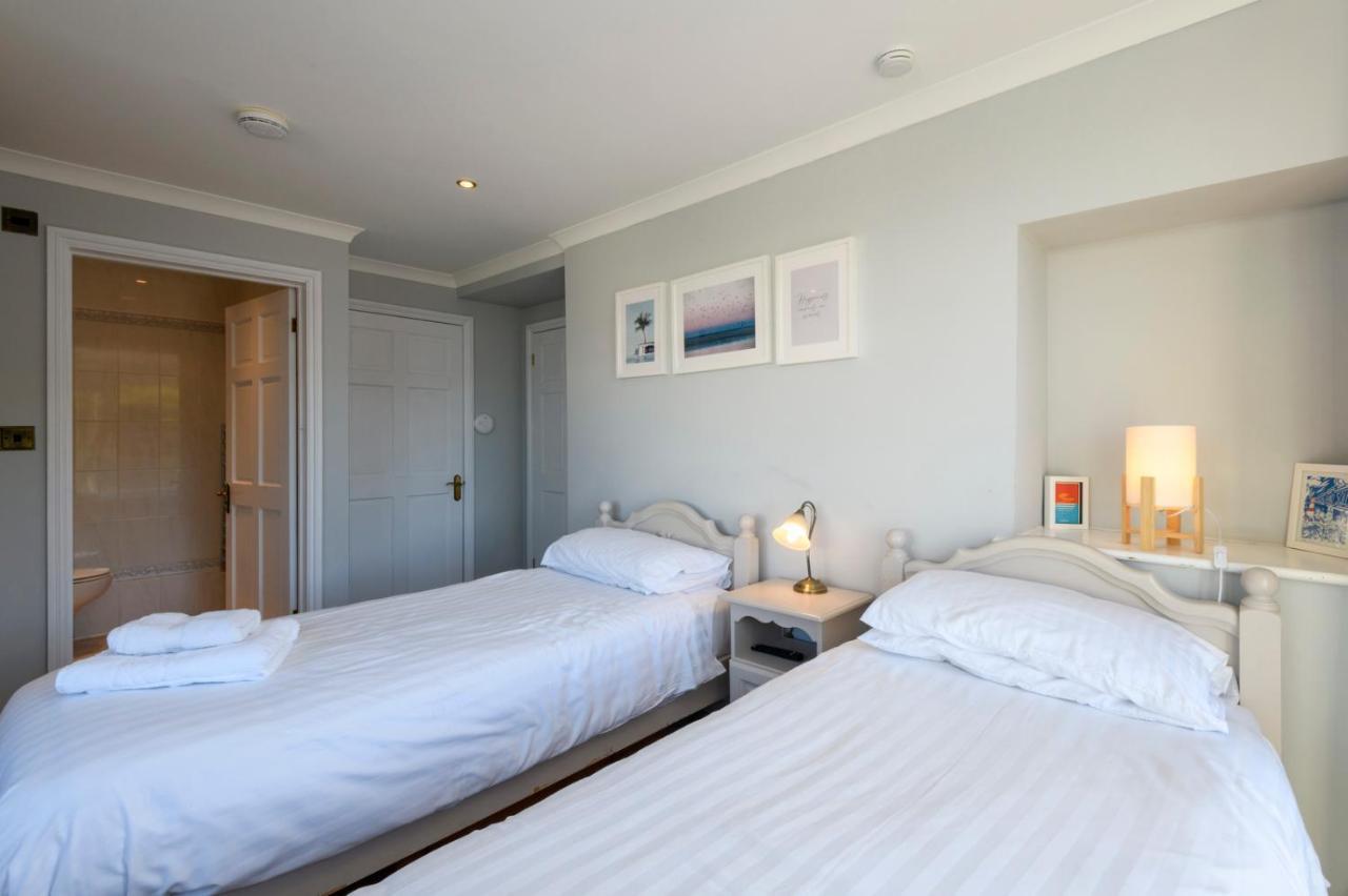 Beachcombers Apartments New Quay Екстериор снимка
