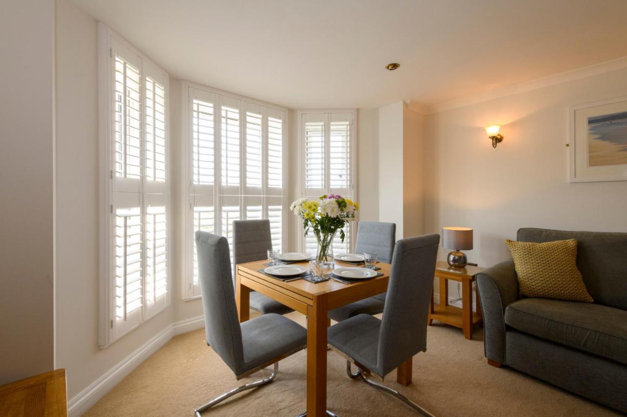 Beachcombers Apartments New Quay Екстериор снимка