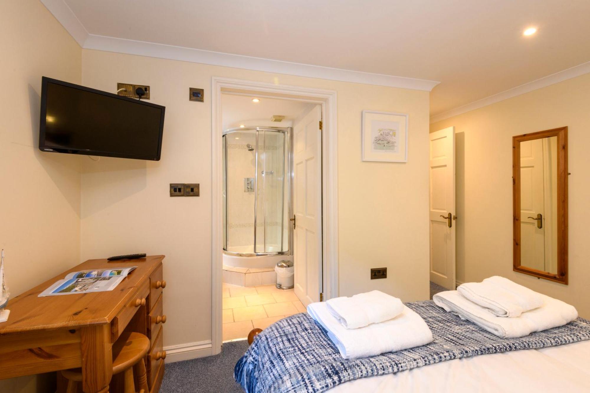 Beachcombers Apartments New Quay Екстериор снимка