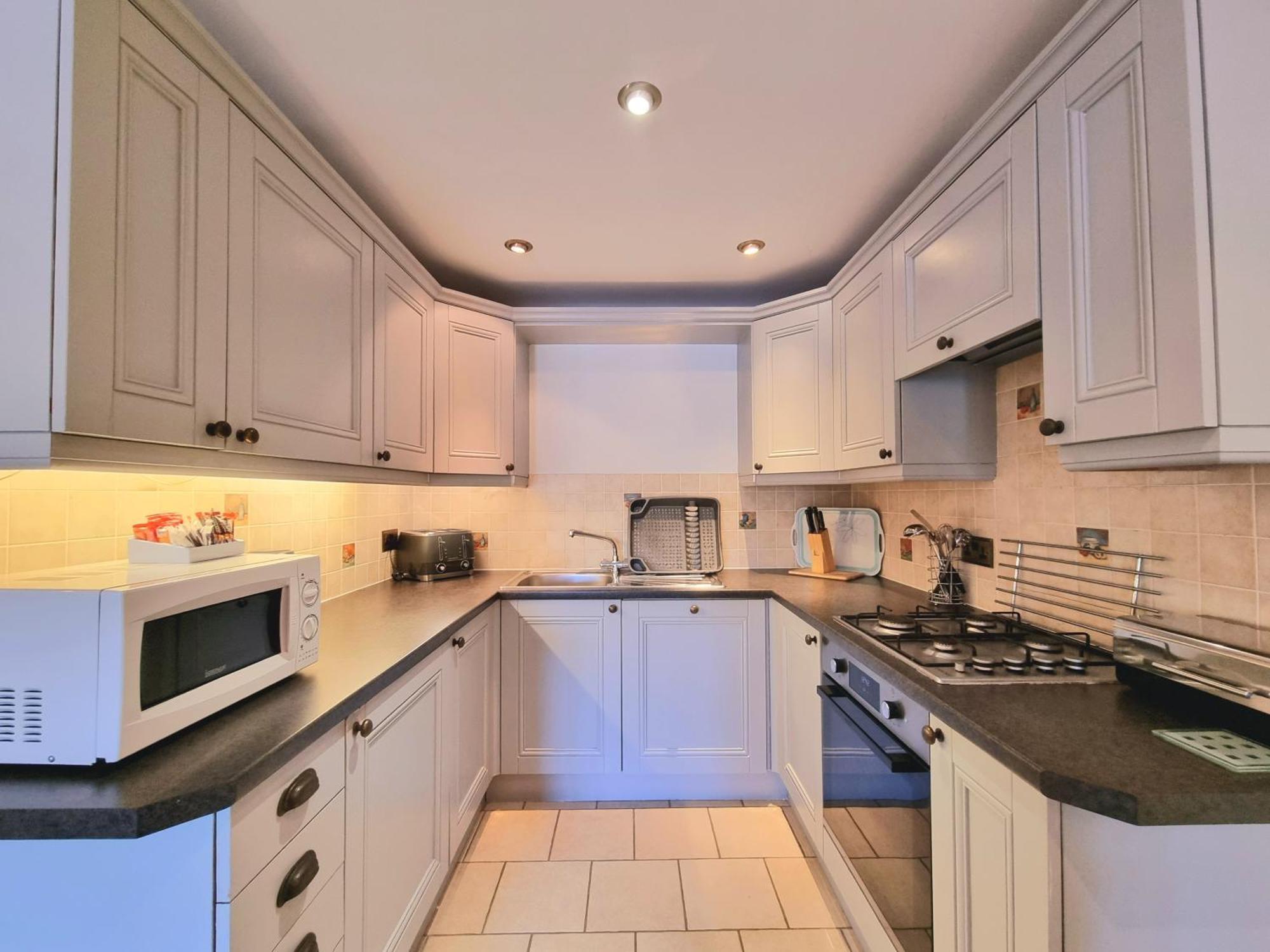 Beachcombers Apartments New Quay Екстериор снимка