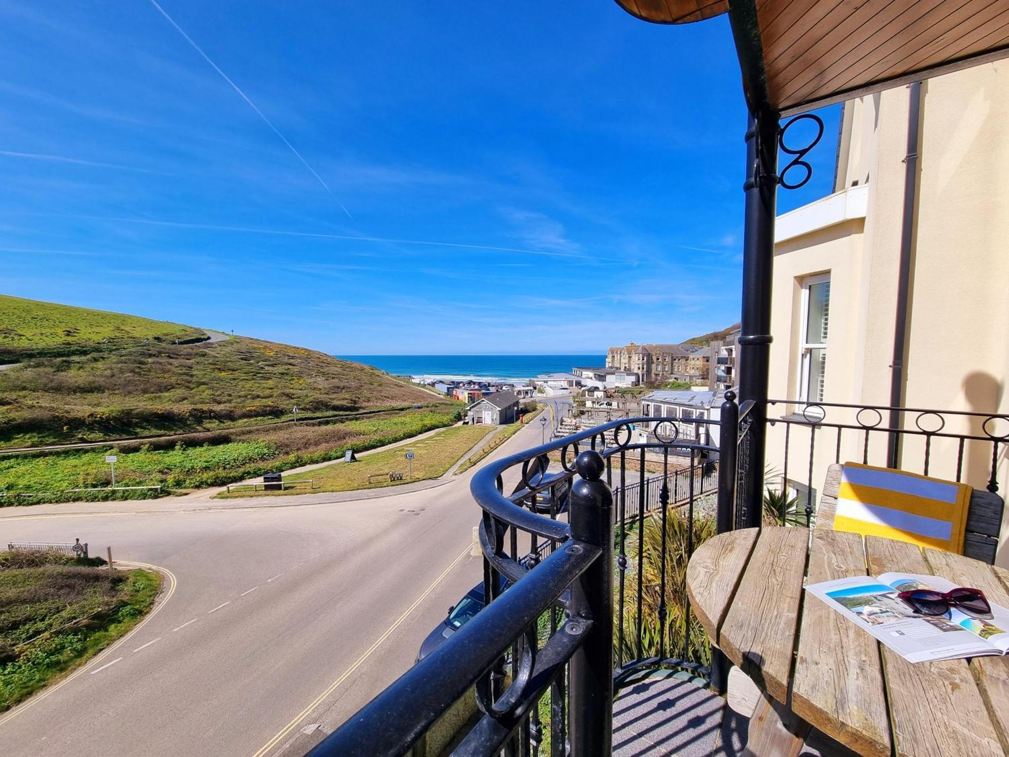 Beachcombers Apartments New Quay Екстериор снимка