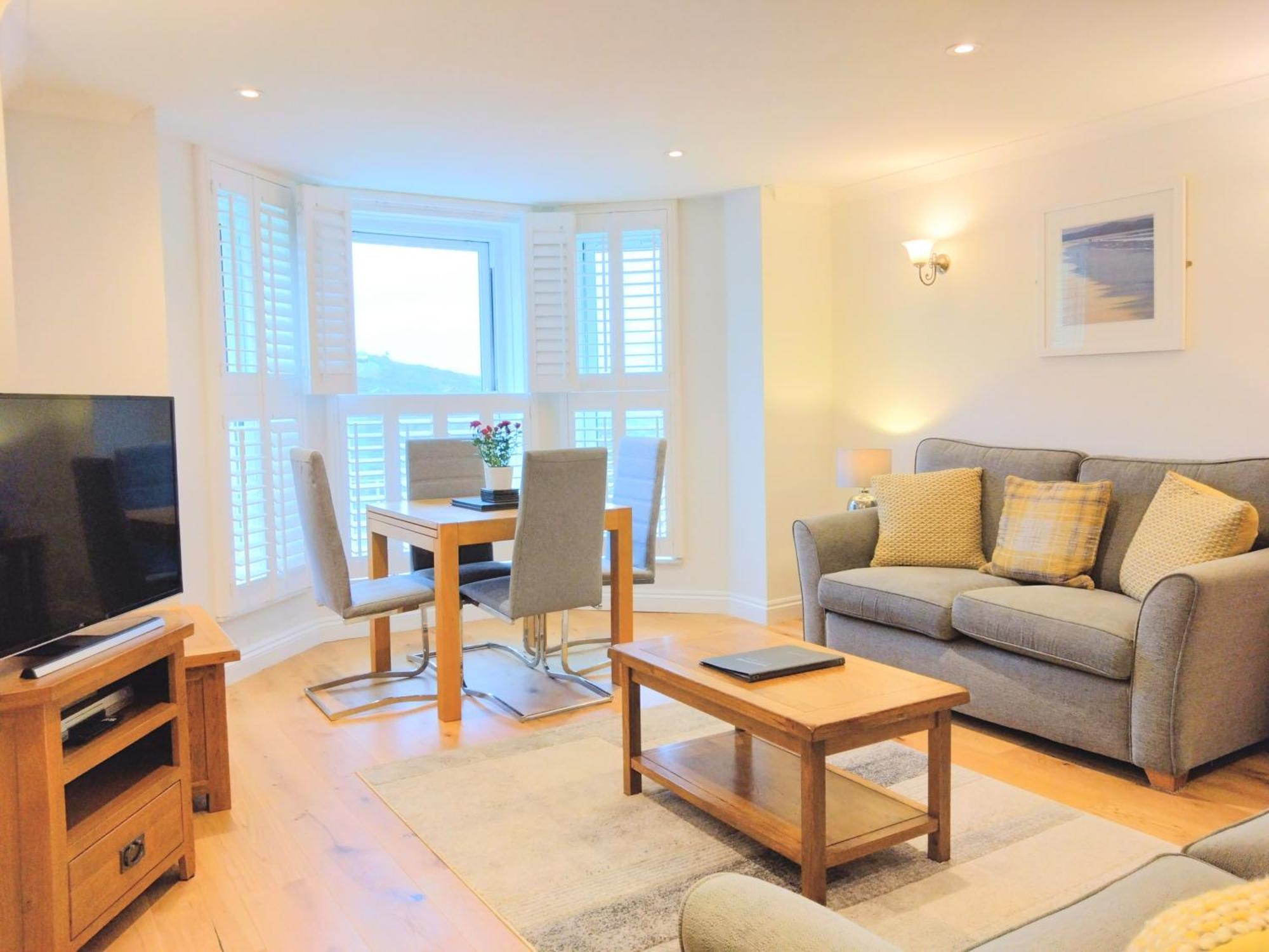 Beachcombers Apartments New Quay Екстериор снимка